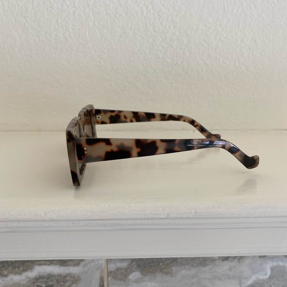 Classic Rectangle Shape Tortoise Sunglasses - image 4